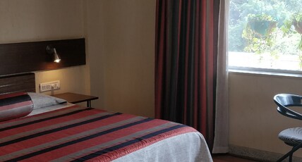 Nasiklub |Rooms & Pool, Nashik Room Type - Club Clasic