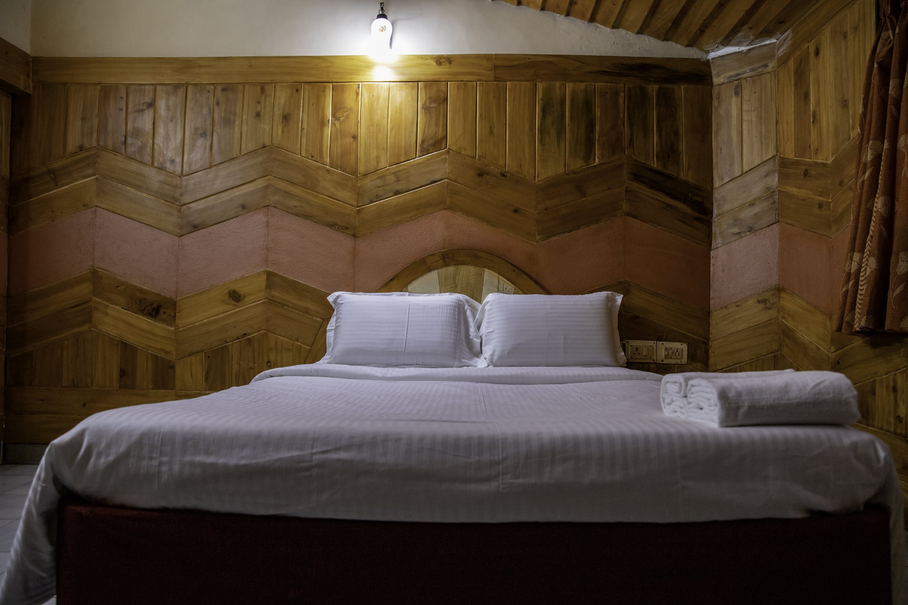 JJS Cottages - Tap to explore photos