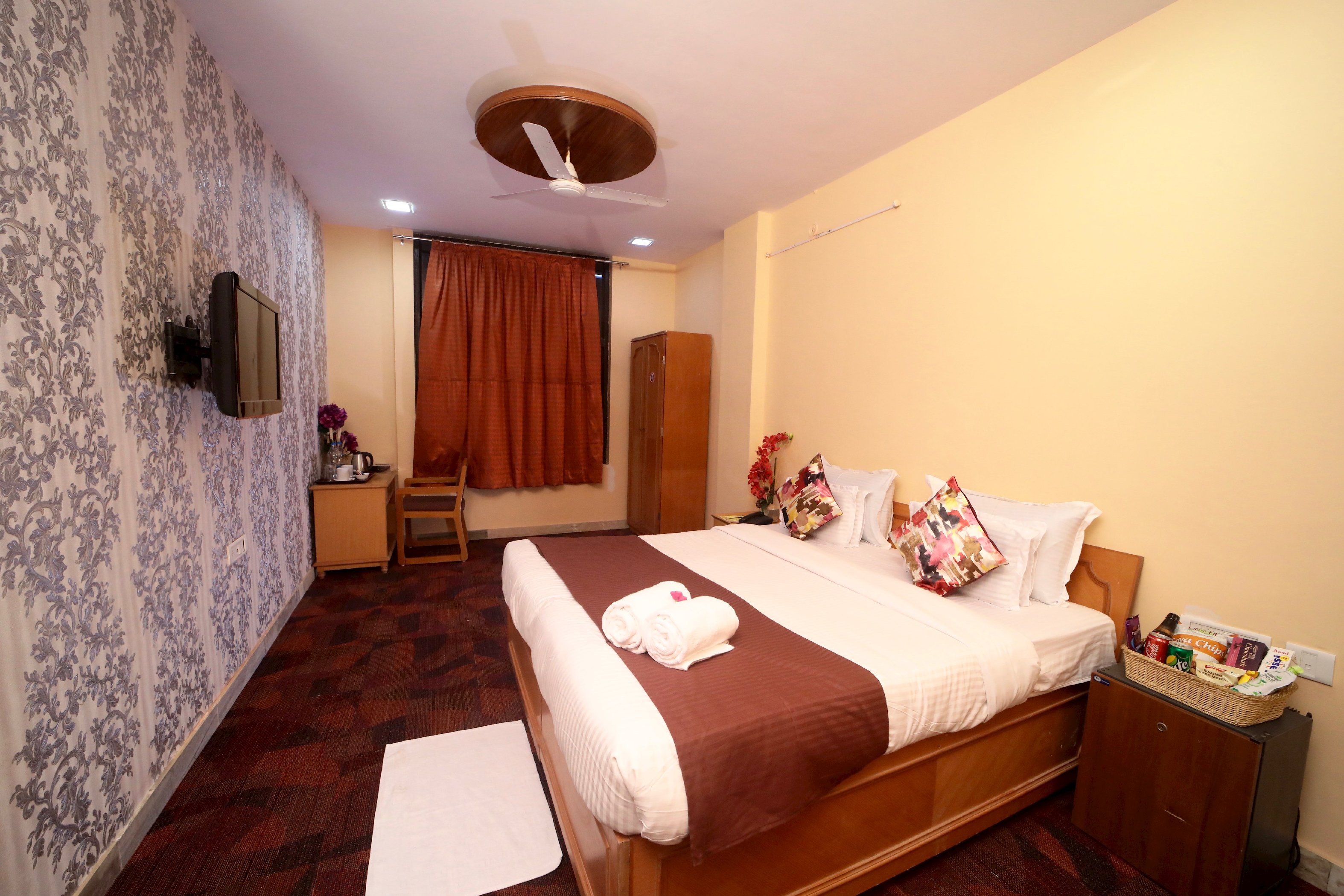 Benito hotel - Tap to explore photos