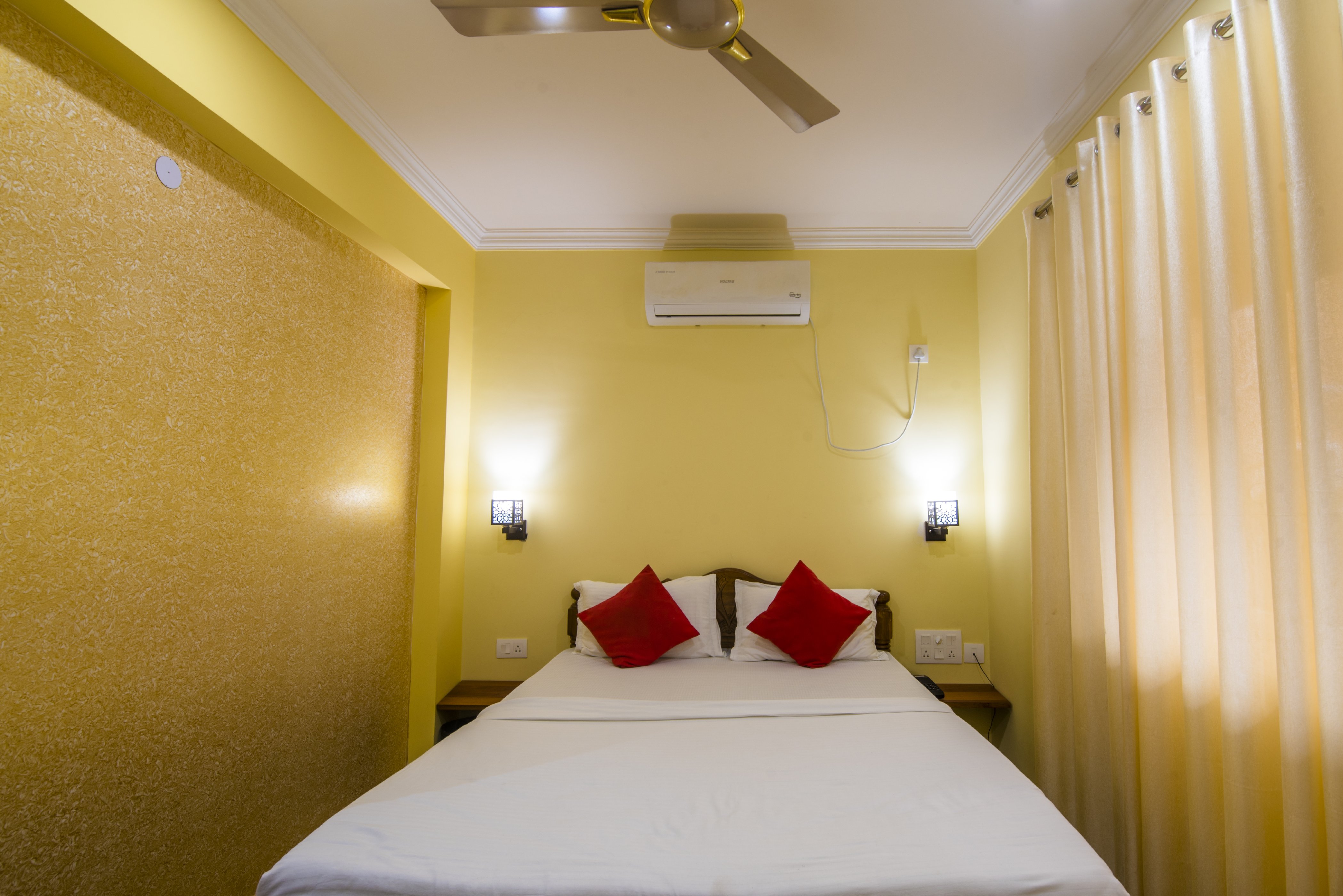 Hotel Baga Prime - Tap to explore photos