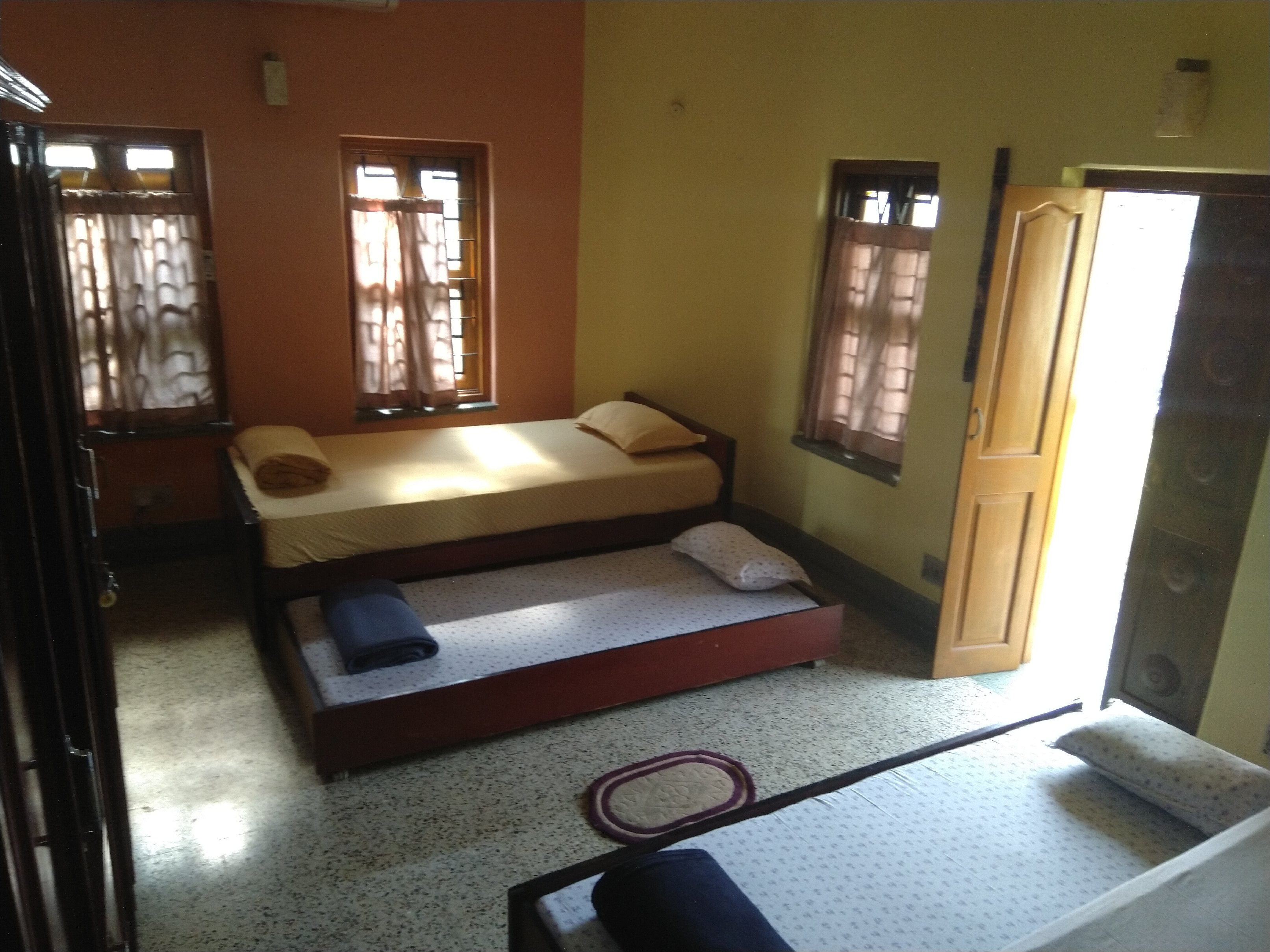 Luxury Stay in Ballygunge - Tap to explore photos