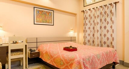 Bougainvillea | Rooms & Caretaker Room Type - Red Bougainvillea With Free Wifi