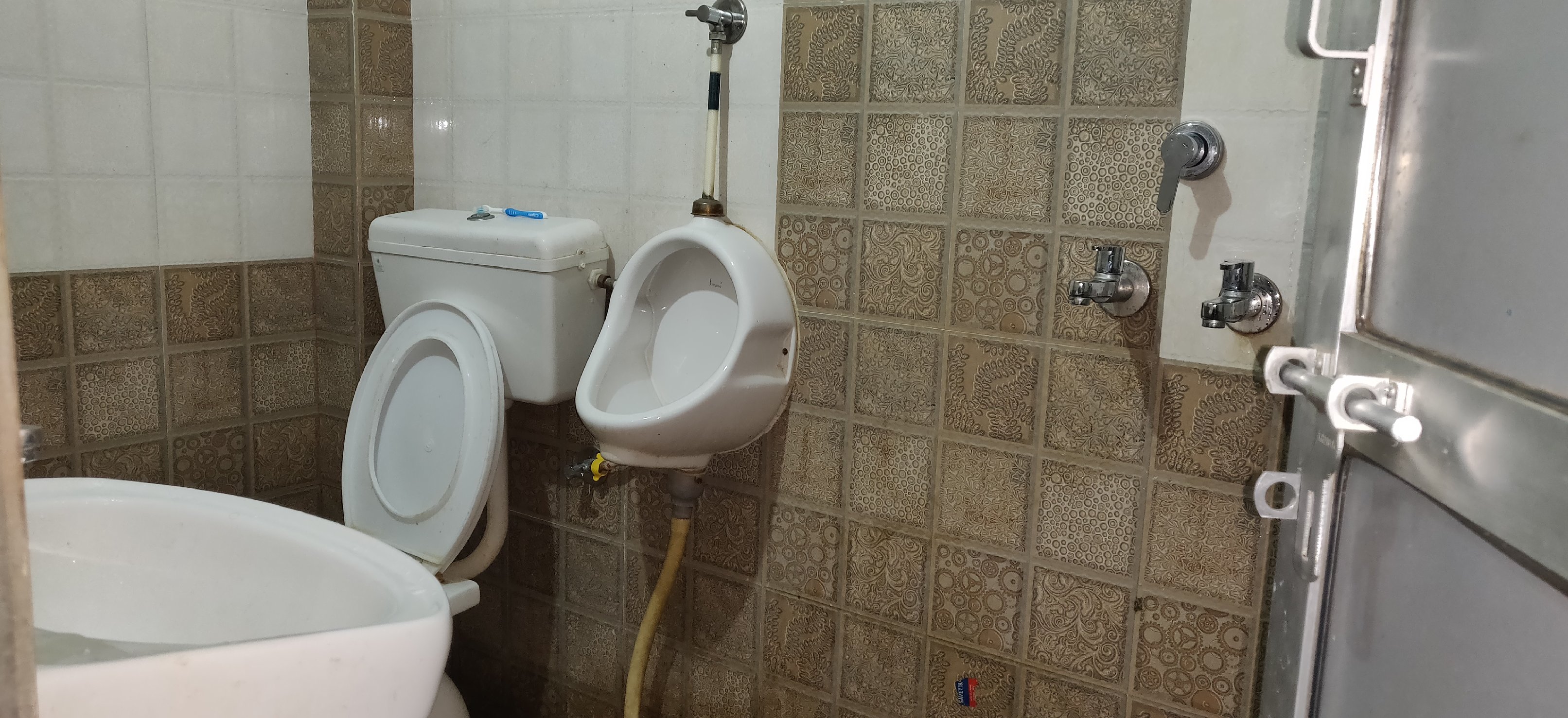 Shree Pokar Guest House - Tap to explore photos
