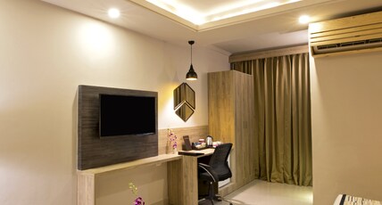 Regenta Central Noida Room Type - Deluxe Double Room - Enjoy Happy Hour 1+1 mocktail timing 11am -7 pm Regenta Central Noida Room Type - Deluxe Double Room - Enjoy Happy Hour 1+1 mocktail timing 11am -7 pm
