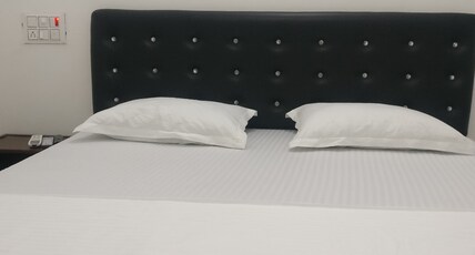 Mannat Hotel Room Type - Deluxe Room