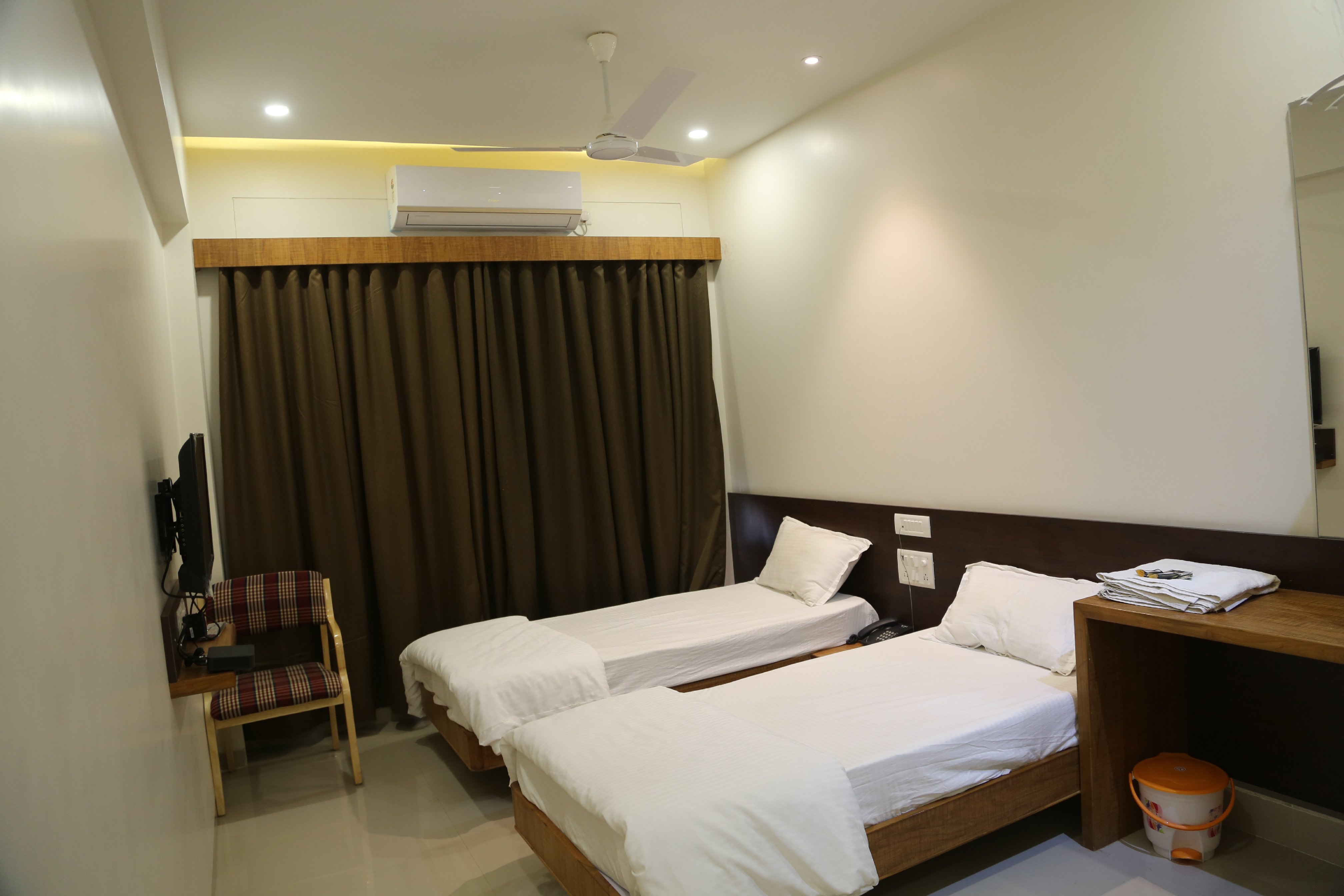 Hotel Shreenath, Killa Pardi - Tap to explore photos