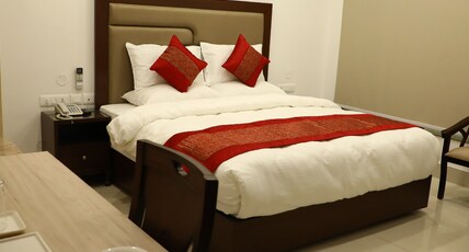 Lemon Green Inn - Opp Max Saket Room Type - Super Deluxe Room