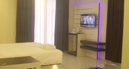 Ambalika Hotel Room Type - Suite Room
