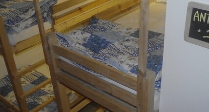 SALAAM NAMASTEY BACKPACKERS Room Type - 1 BED IN 2 BEDDED CABIN DORM 5