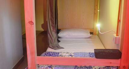 SALAAM NAMASTEY BACKPACKERS Room Type - 1 BED IN 2 BEDDED CABIN DORM 4