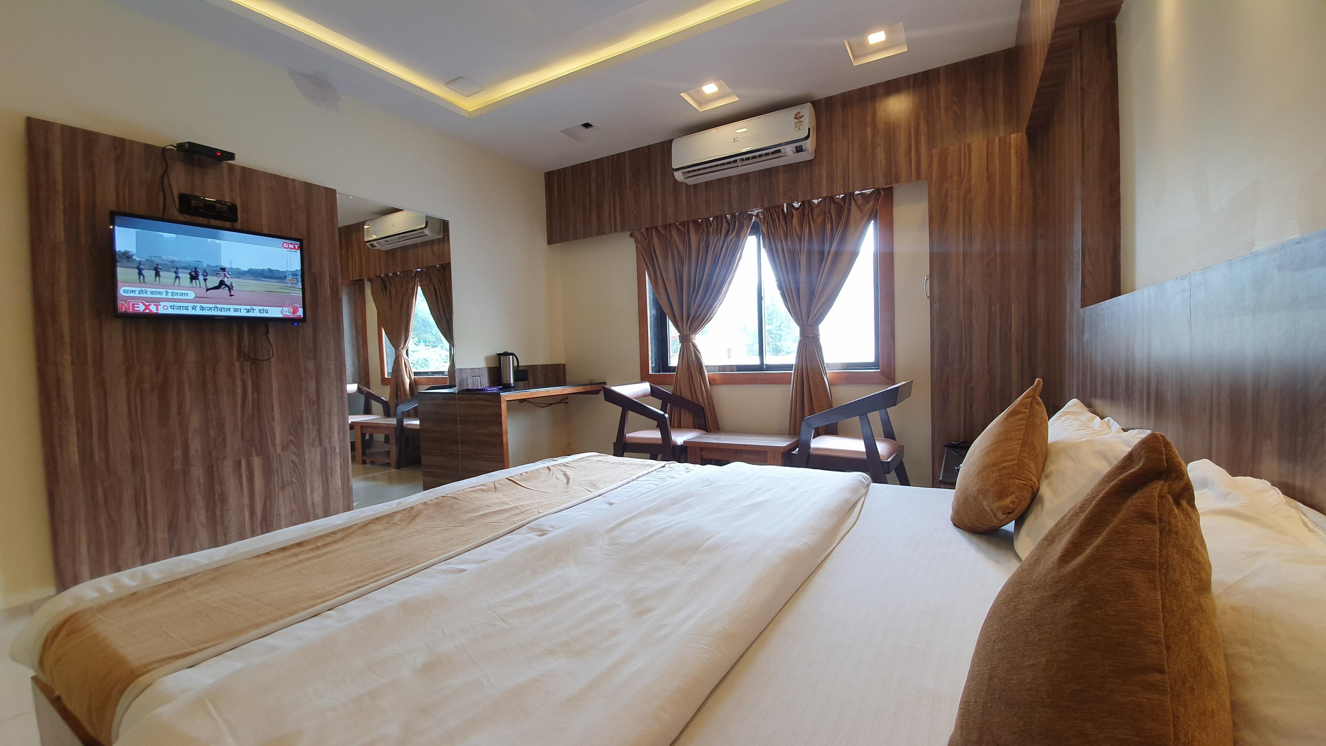 Hotel New Golden Veena - Tap to explore photos