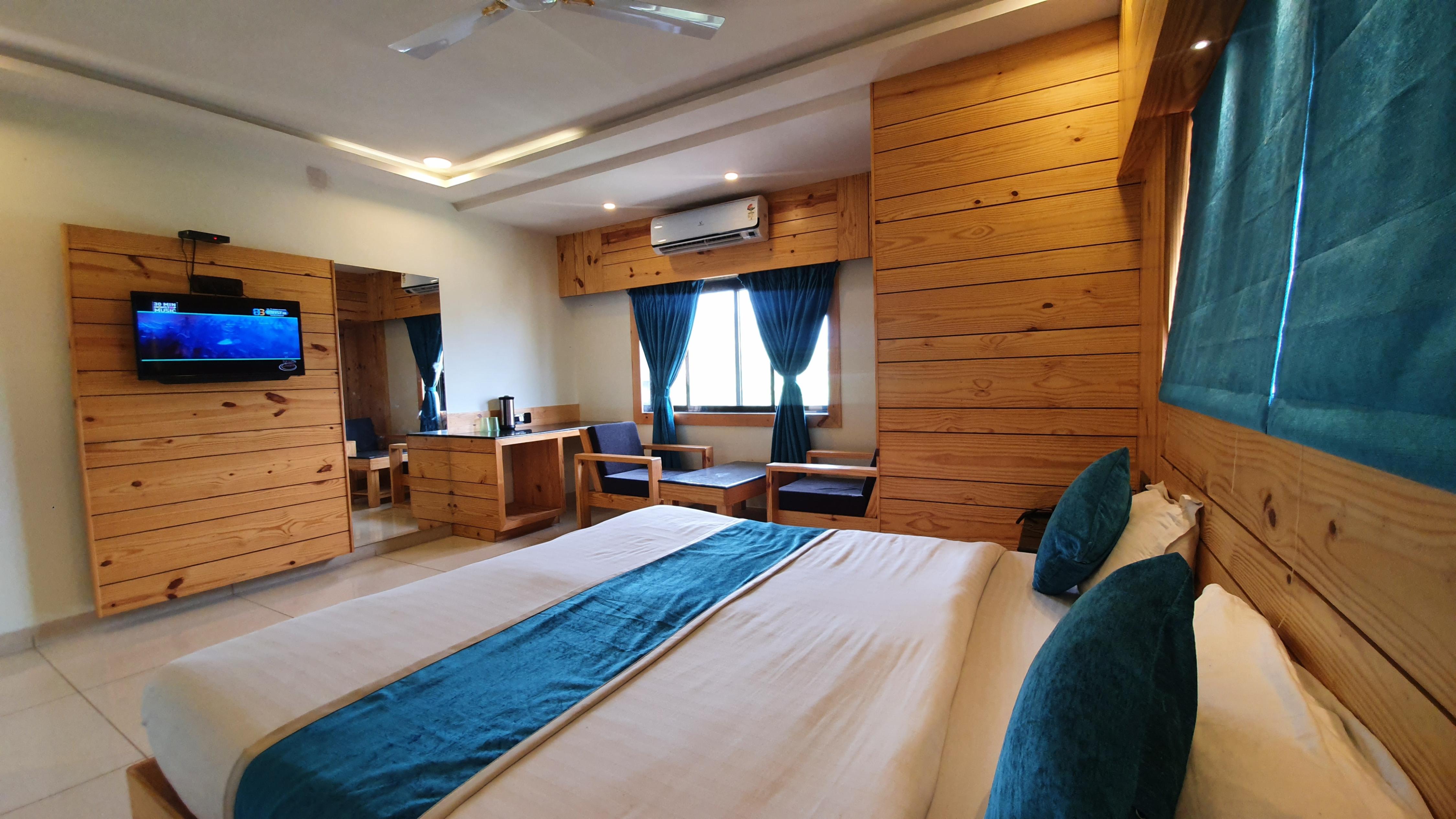 Hotel New Golden Veena Room Type - super deluxe room A/C