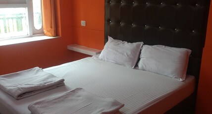 Bunk Hostel Delhi Room Type - Private Double Ac Room With Attached Bathroom