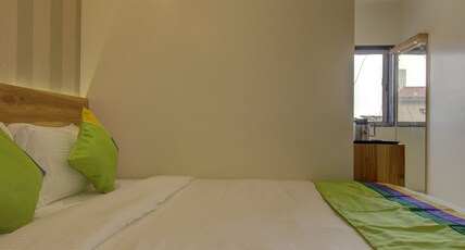 Hotel Amisha International Room Type - Deluxe Room 1 King Bed