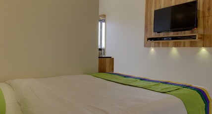 Hotel Amisha International Room Type - Deluxe Room Twin Bed