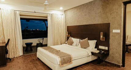 Avoki Resort Room Type - Suite Room with Living Area and Two Balconies
