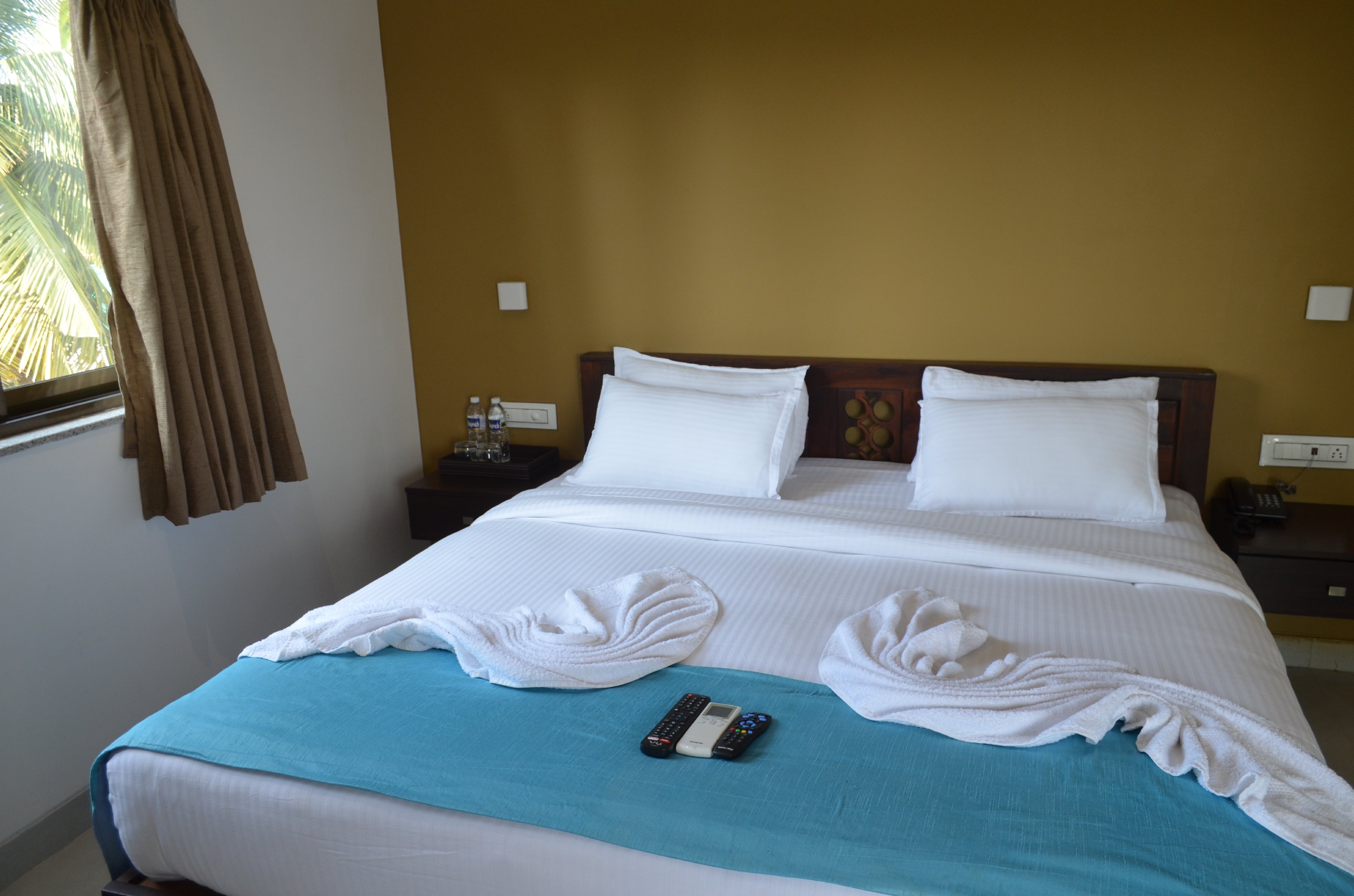 Peninsula Beach Resort Calangute - Tap to explore photos