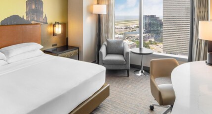 Hilton Cleveland Downtown Room Type - 1 KING BED CLUB ACCESS