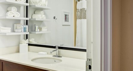 Hampton Inn by Hilton Baltimore/Glen Burnie Room Type - 1 KING STE SOFABED NONSMOK