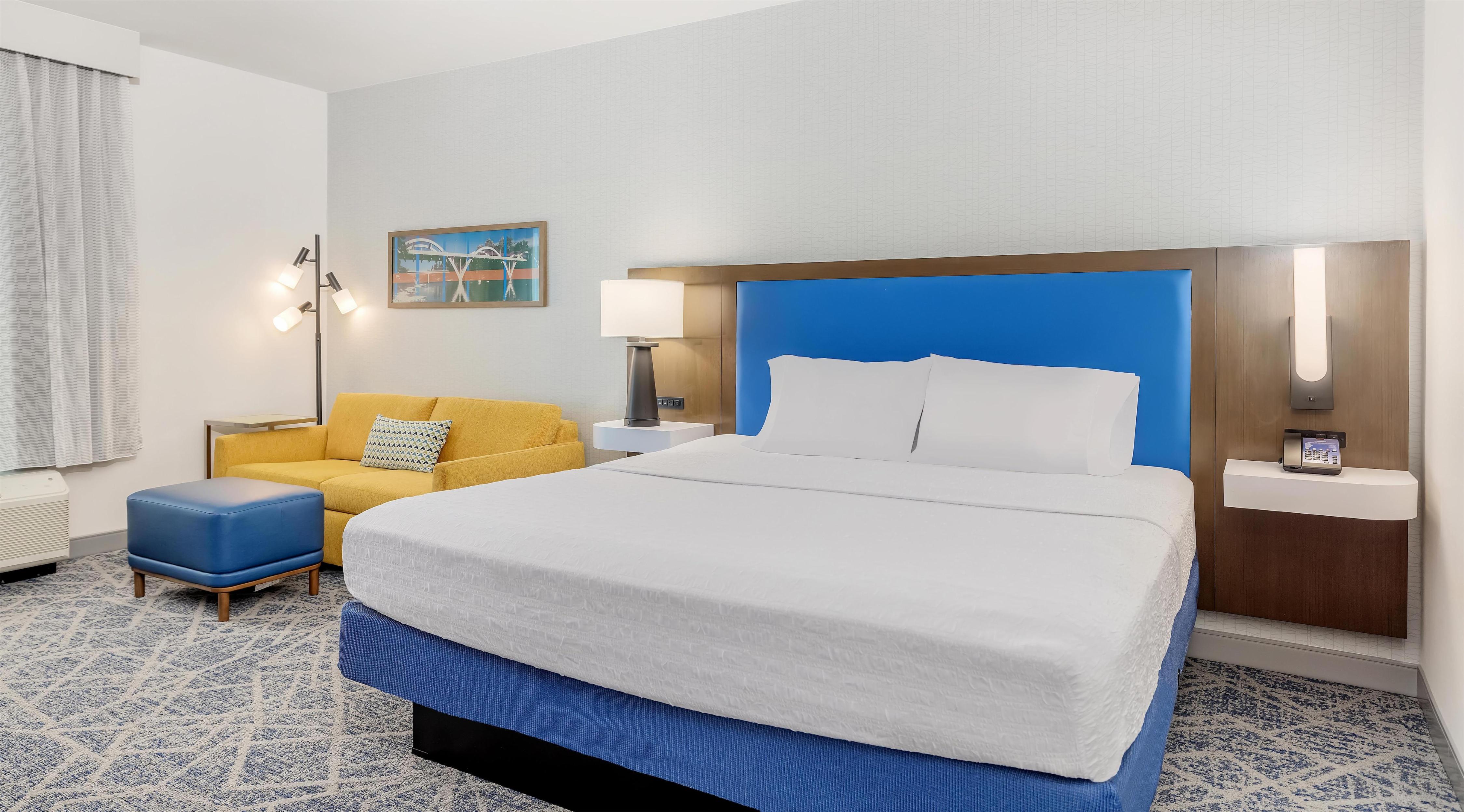 Hampton Inn & Suites Grants Pass, OR - Tap to explore photos