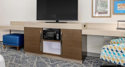 Hampton Inn & Suites Grants Pass, OR Room Type - KING STANDARD MOBILITY TUB