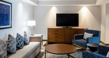 Embassy Suites by Hilton Portland-Airport Room Type - 1 KING PRESIDENTIAL NOSMOK