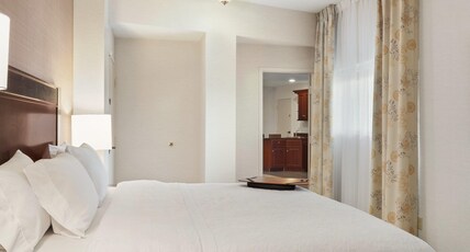 Hampton Inn by Hilton Colchester Room Type - KING SUITE NONSMOKING