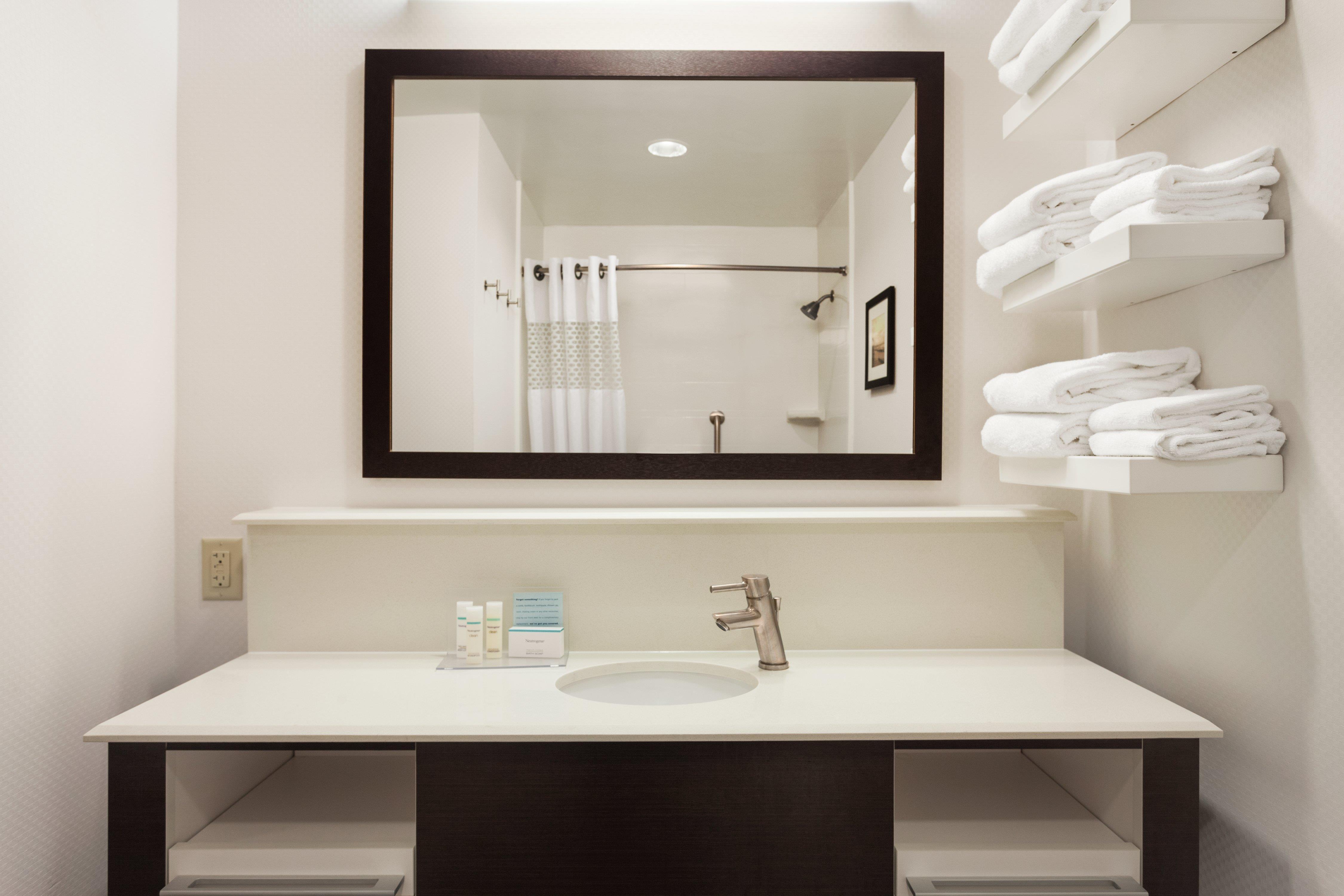 Hampton Inn by Hilton Colchester - Tap to explore photos