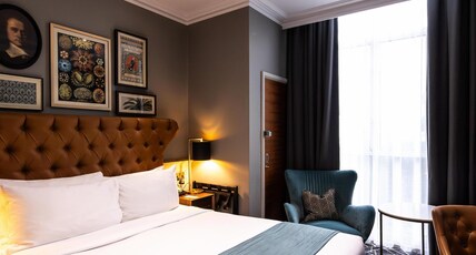 100 Queens Gate Hotel London, Curio Collection by Hilton Room Type - DELUXE DOUBLE