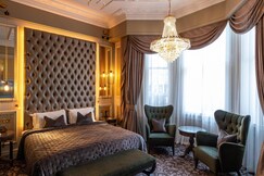 100 Queens Gate Hotel London, Curio Collection by Hilton