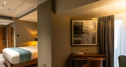 100 Queens Gate Hotel London, Curio Collection by Hilton Room Type - TOWNHOUSE STUDIO
