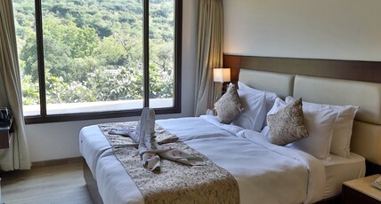 Seasons Park Resort & Spa Room Type - Deluxe Room (Twin Bed - Non Smoking) Seasons Park Resort & Spa Room Type - Deluxe Room (Twin Bed - Non Smoking)