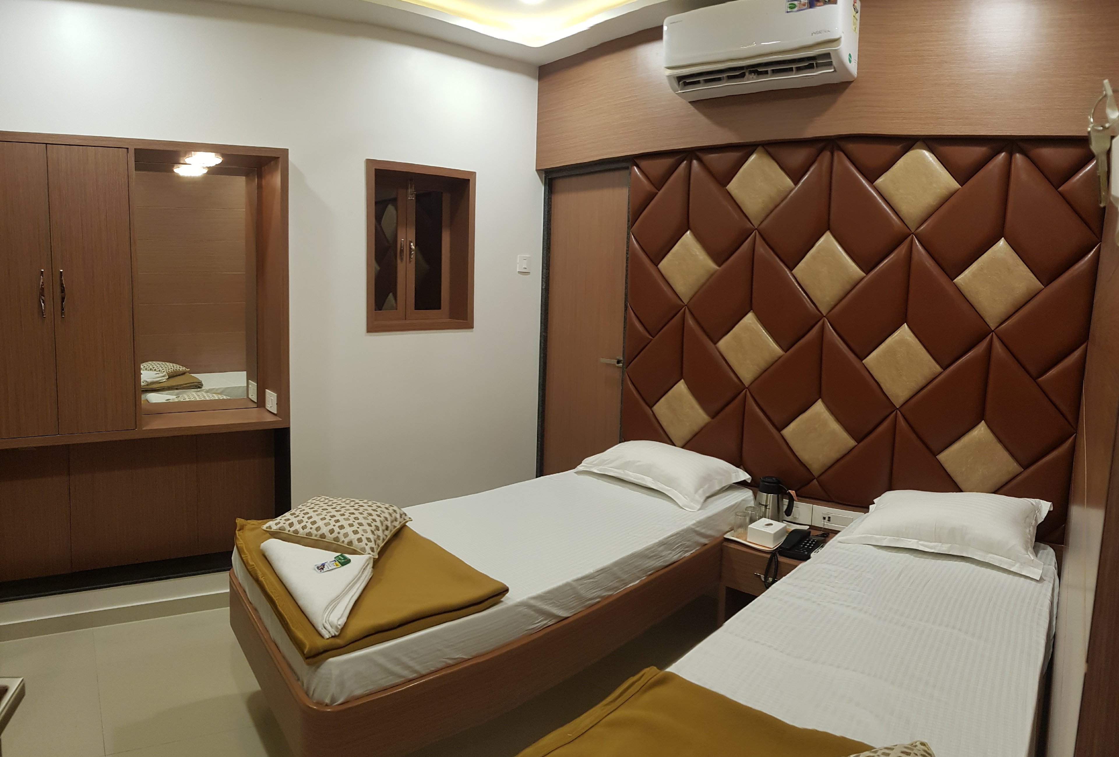 Hotel Nice Stay Room Type - Deluxe Double or Twin Bed Room