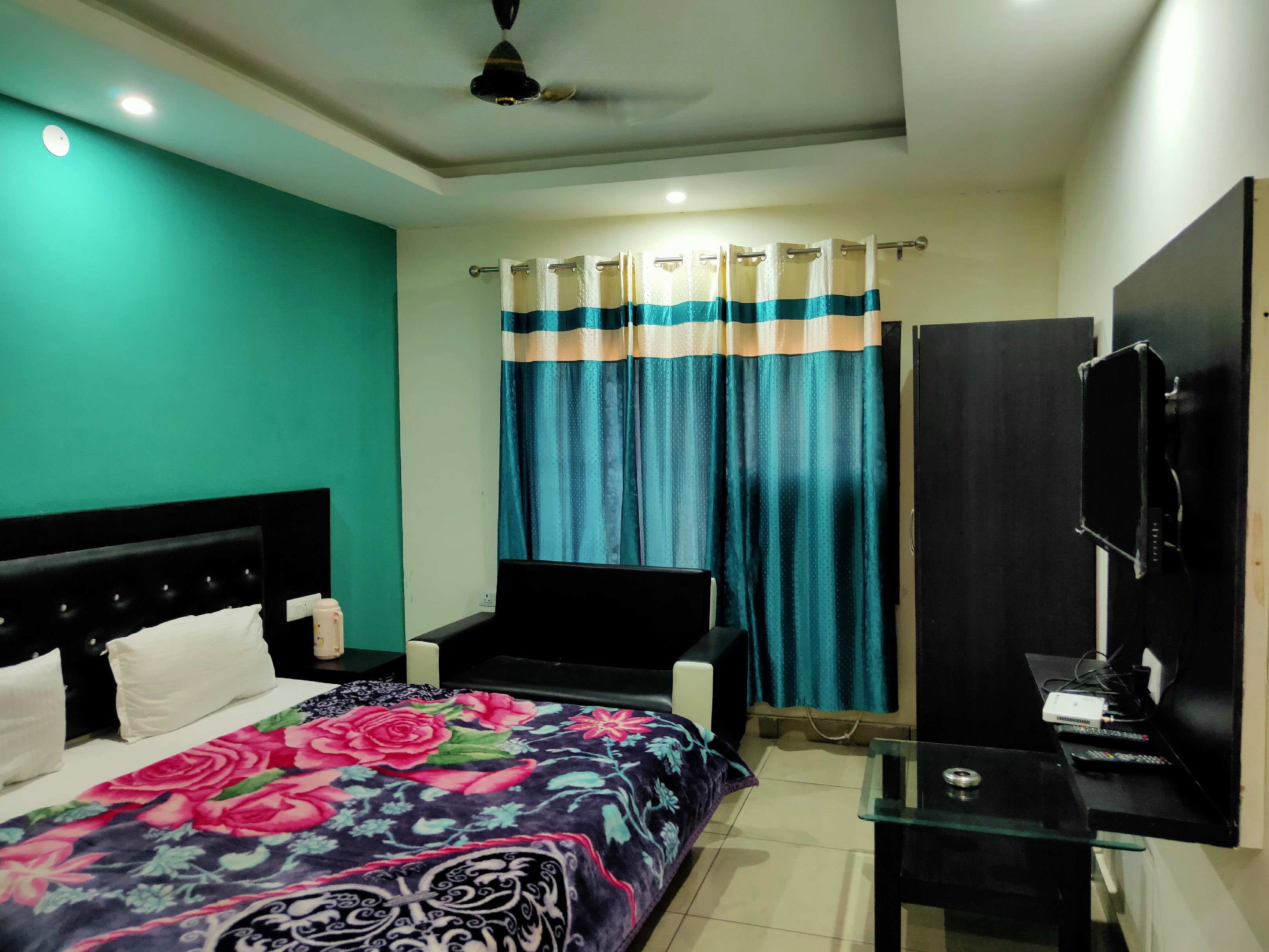 Hotel Yatri - Tap to explore photos