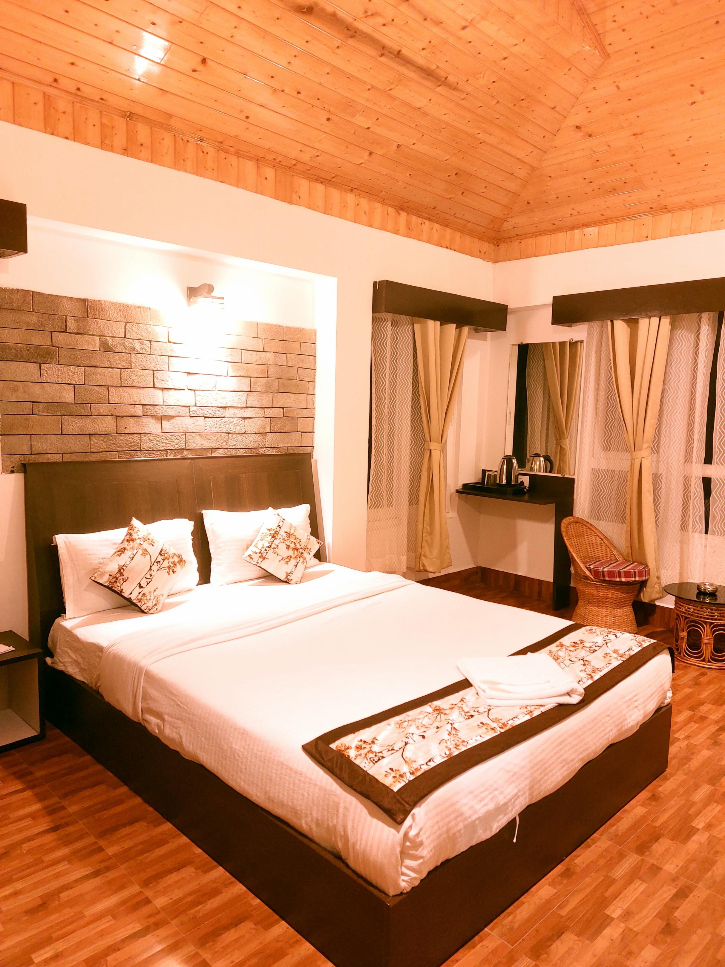 Ratna Vajra Vatika Room Type - SUPERIOR DOUBLE ATTIC MOUNTAIN VIEW ROOM