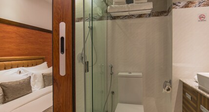 Samann Host Room Type - Deluxe Double with Free Return Airport Transfer