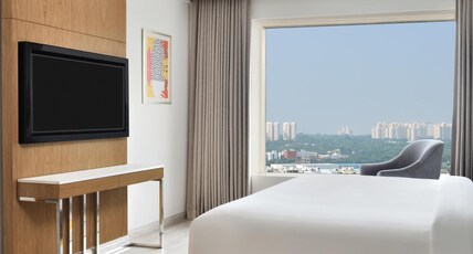 Le Meridien Hyderabad Room Type - Deluxe Suite City View with Seating Area