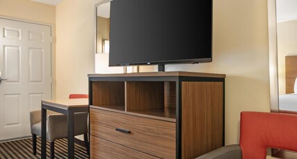 Best Western Town House Lodge Room Type - 2 Double Beds, Non-Smoking, Microwave And Refrigerator, Wi-Fi, Full Breakfast Best Western Town House Lodge Room Type - 2 Double Beds, Non-Smoking, Microwave And Refrigerator, Wi-Fi, Full Breakfast