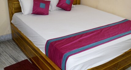 Swapnaloy Guest House Room Type - Deluxe Room