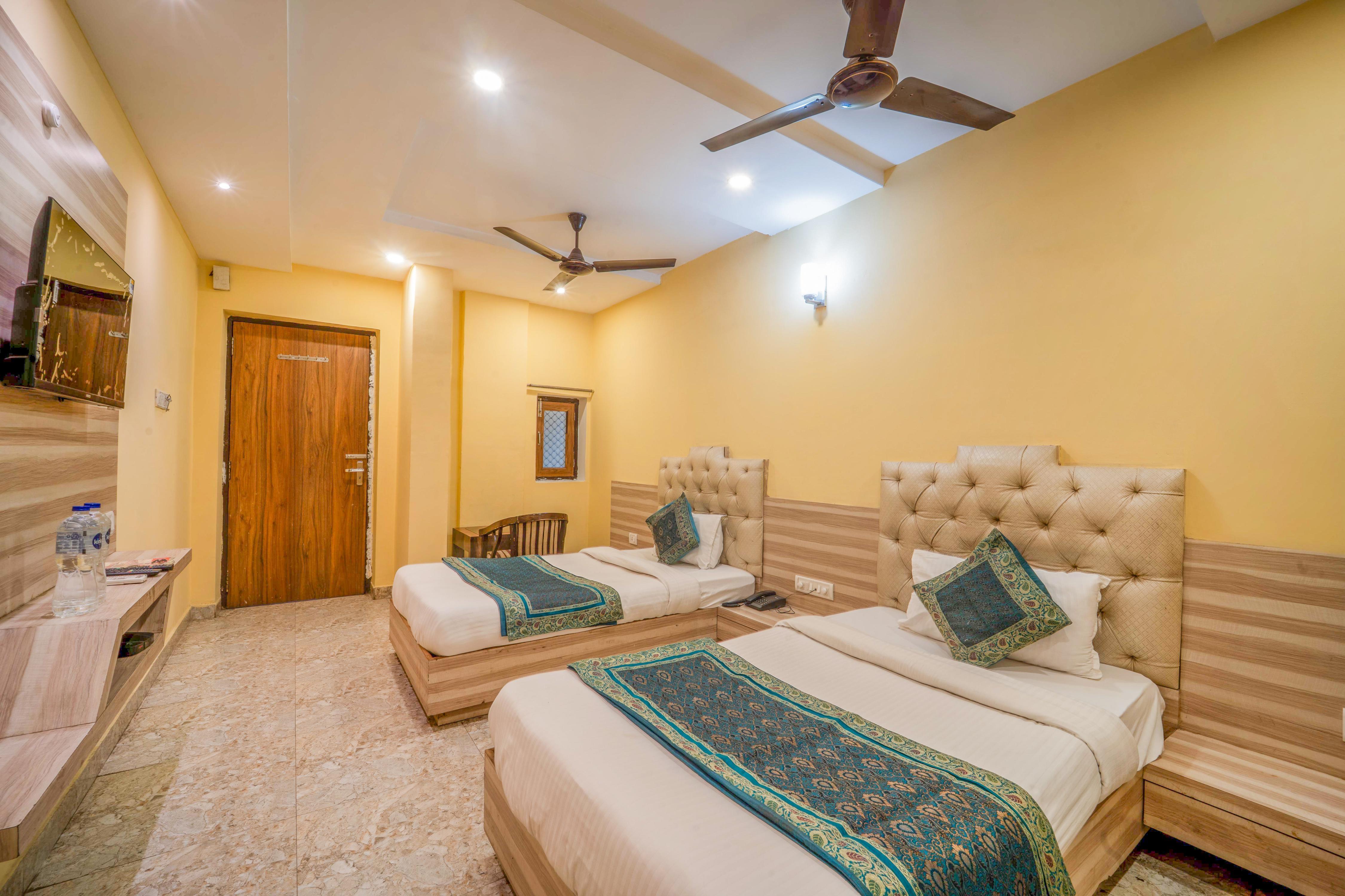 HOTEL AUGUSTO - Tap to explore photos