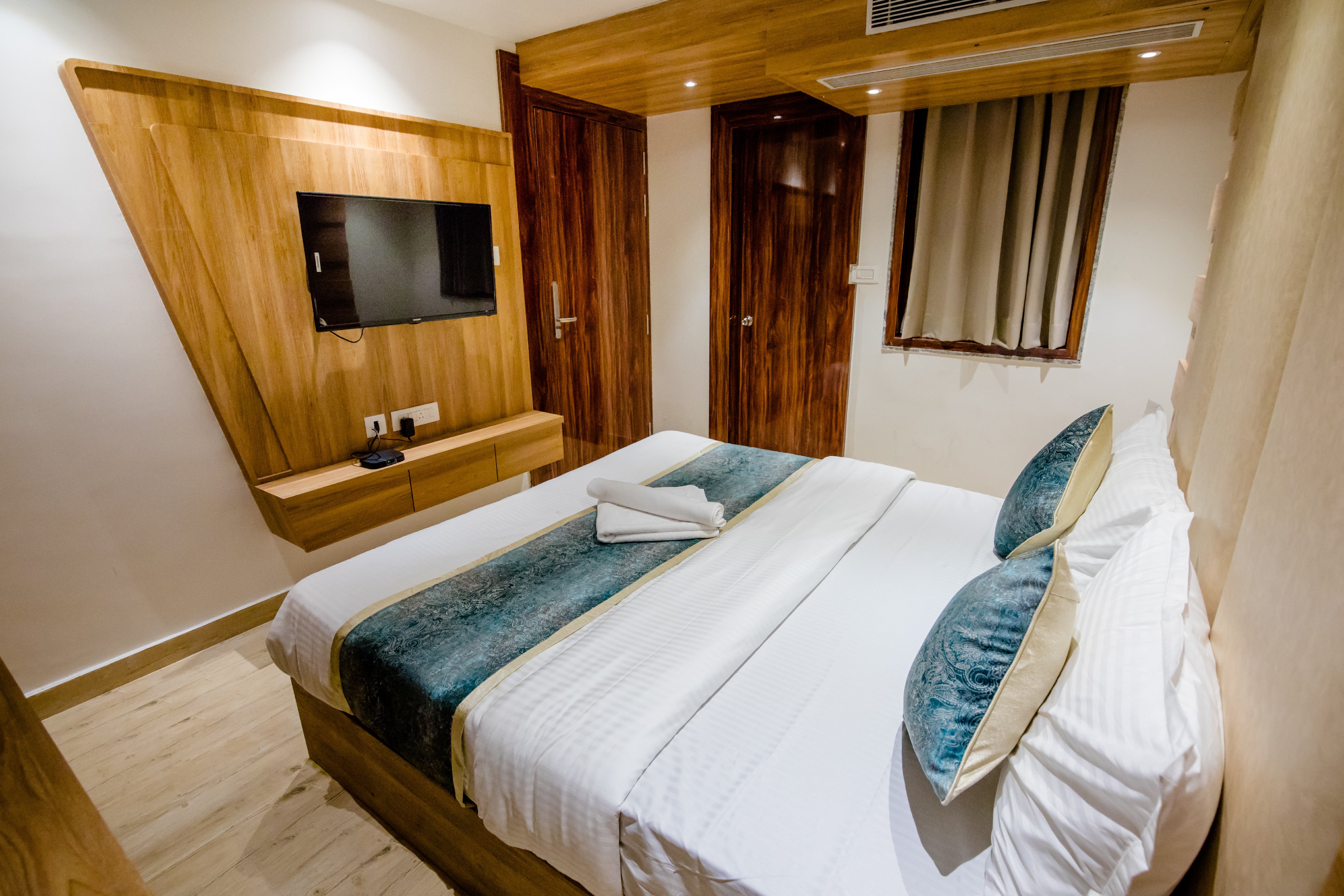 Hotel Kanchan View and Restaurant Room Type - Deluxe Room
