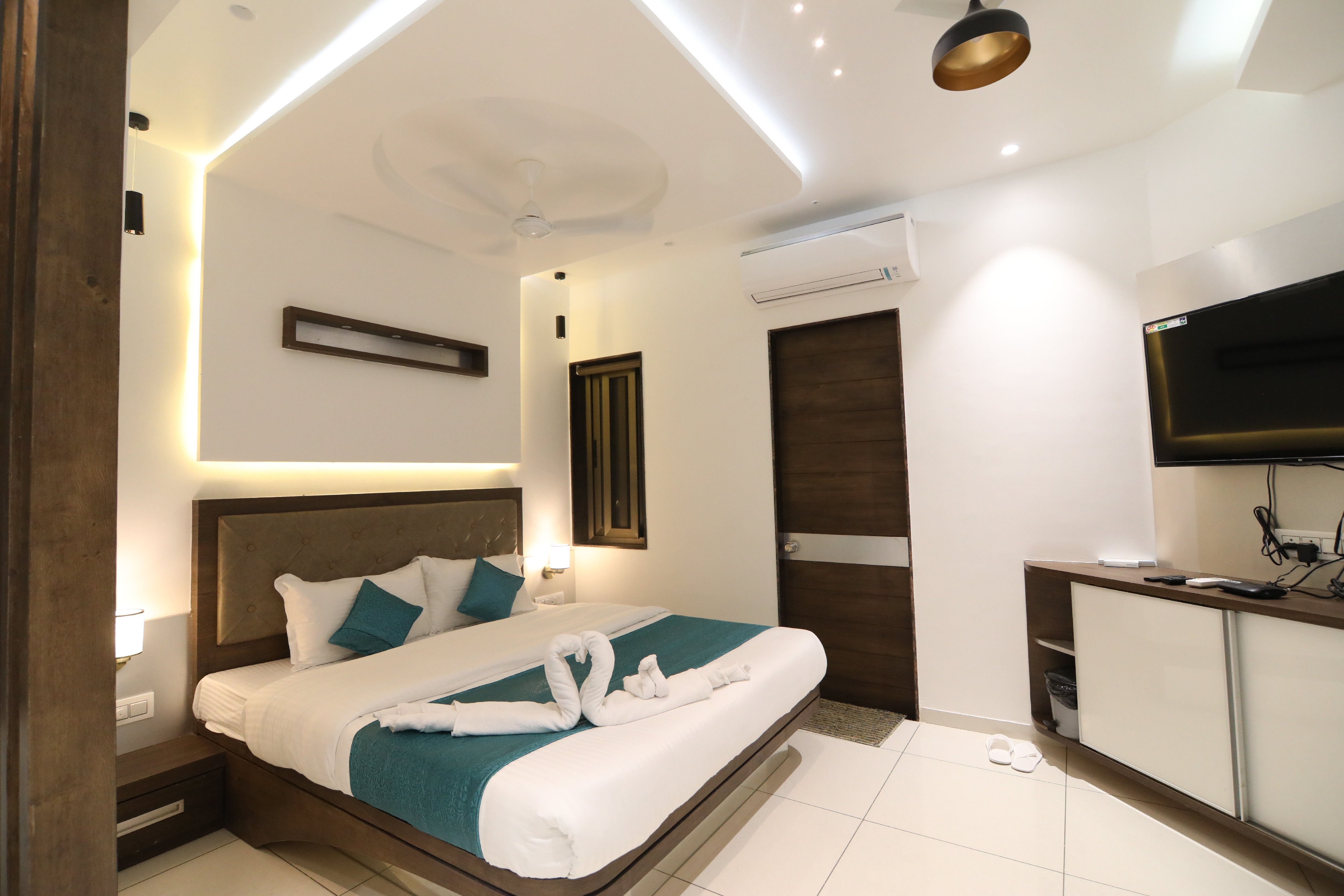 Hotel Suraj Inn Room Type - Executive Deluxe  AC room with terrace view