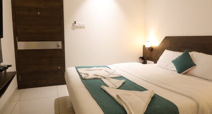 Hotel Suraj Inn Room Type - Deluxe AC Room