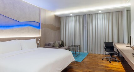 Oceanfront Beach Resort Room Type - Premier Comfy Room with Bathtub and Balcony