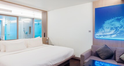Oceanfront Beach Resort Room Type - Ocean Room Partial Seaview with Balcony and Bathtub
