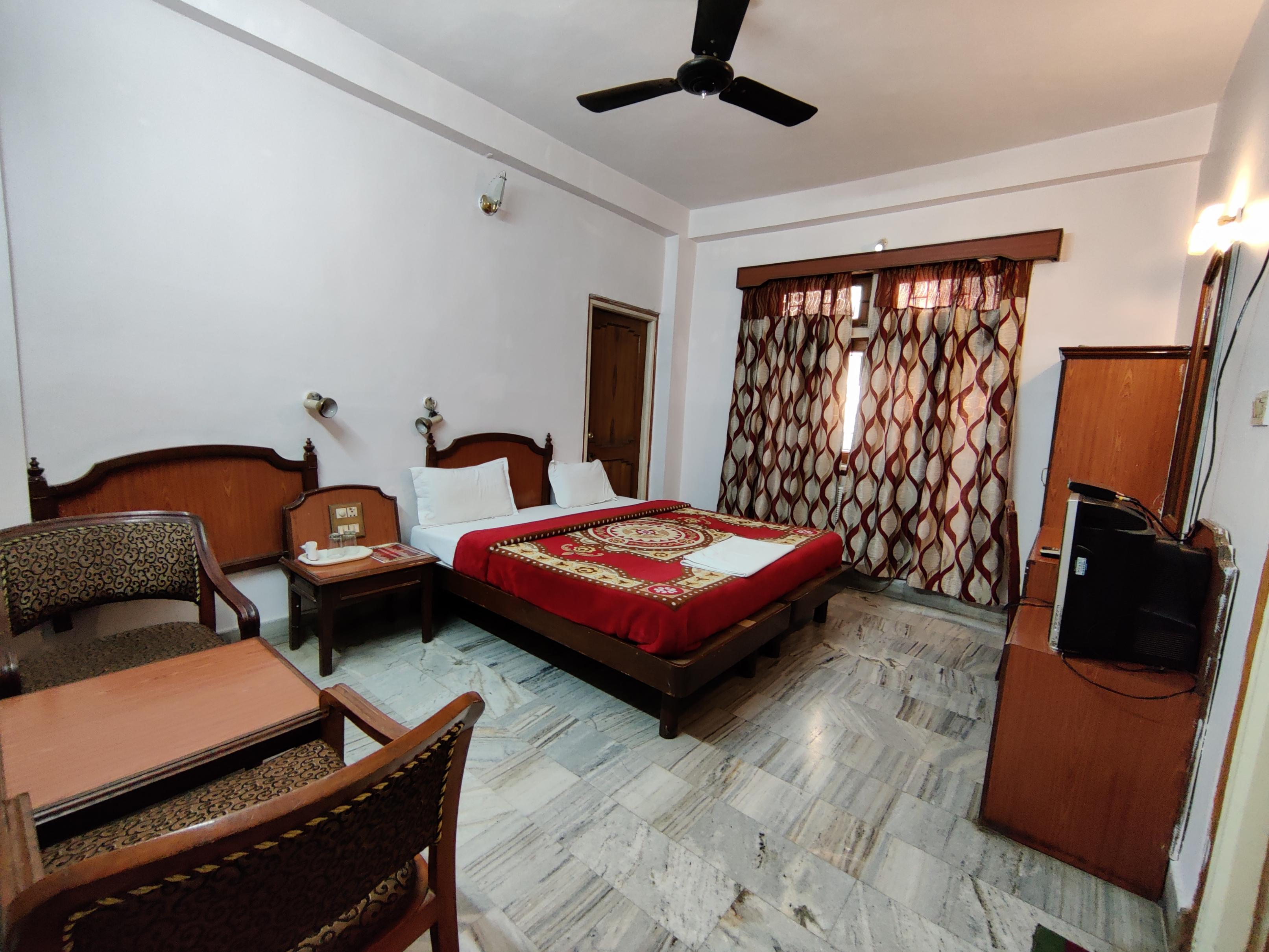 HOTEL SAKSHI AND SAJAN RESTURANT - Tap to explore photos