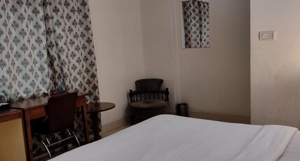 Hotel Jalsa Grand Room Type - Deluxe Room with Work Desk