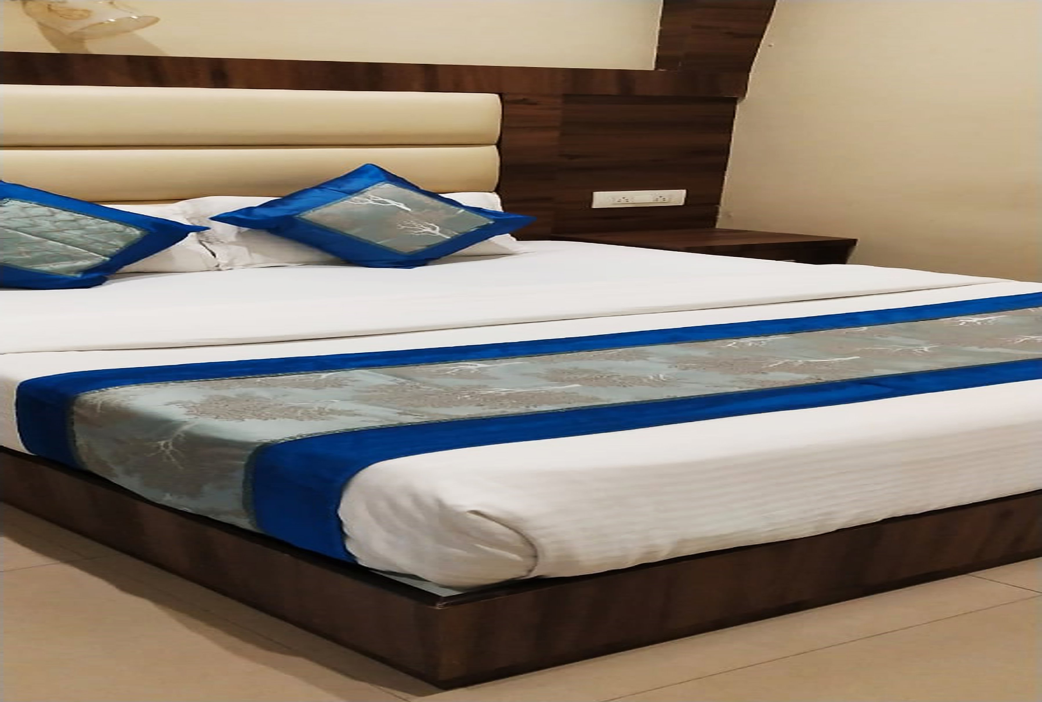 Hotel Sai Suites-near Dadar Railway Station - Tap to explore photos