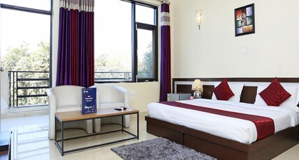 iSTAY LushGreen Villa  Room Type - Super Deluxe Room