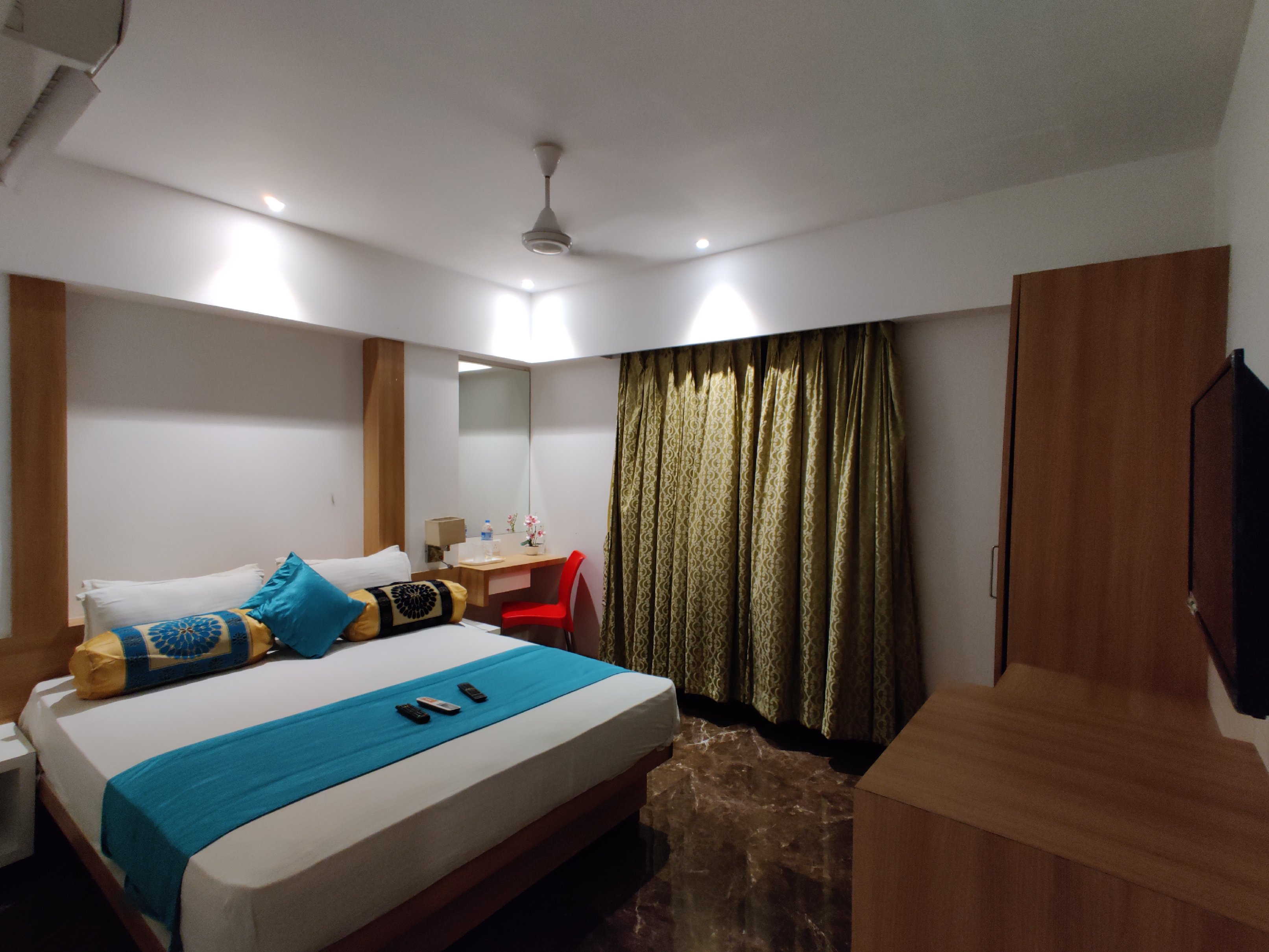 Royal Oak Room Type - Deluxe Room